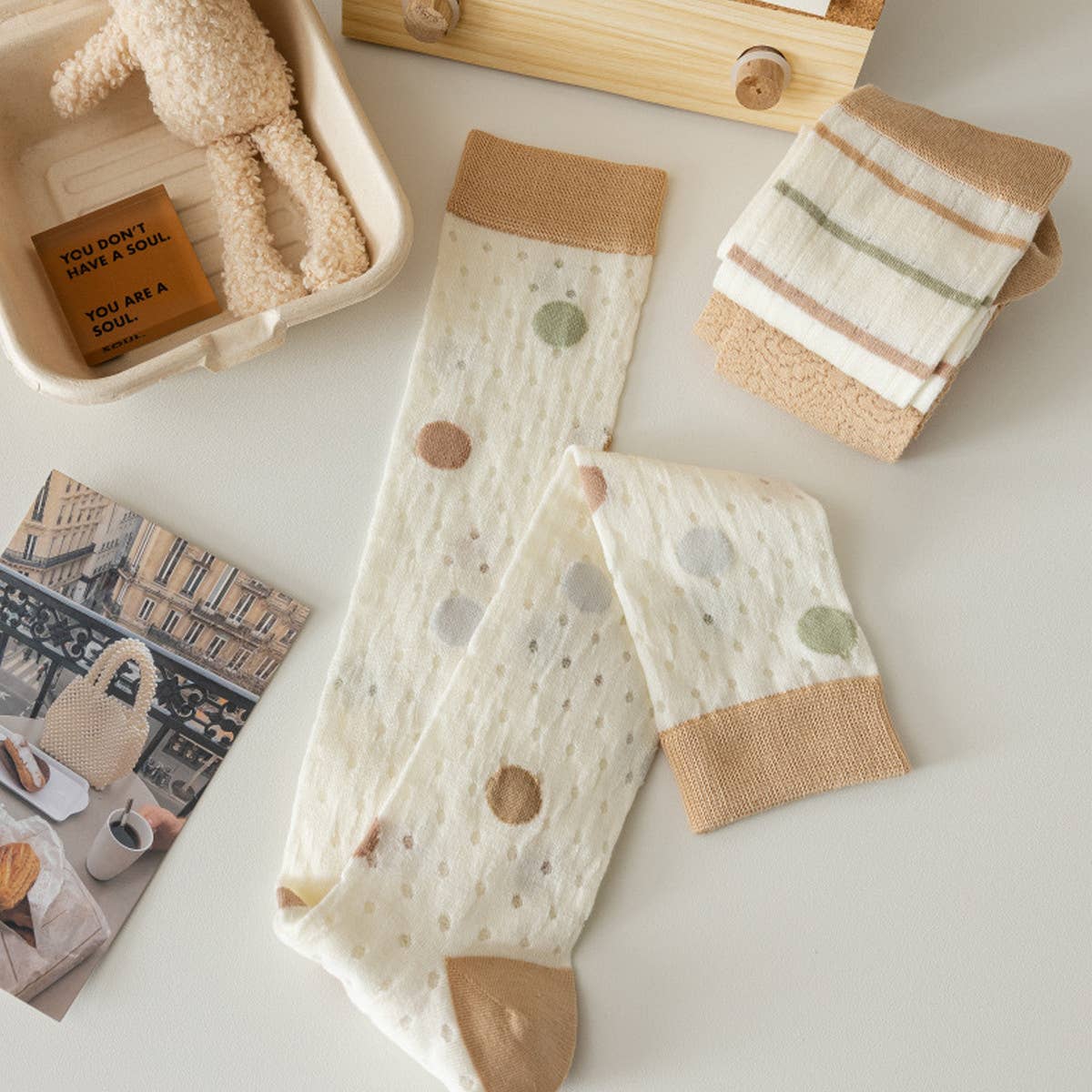 RETRO COLOR-BLOCKED BREATHABLE MID-CALF SOCKS_CWMS0648