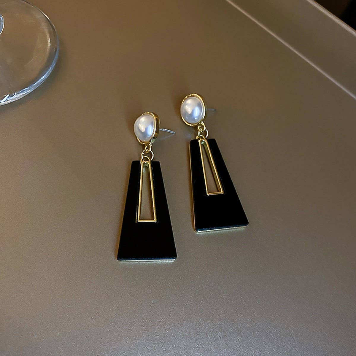 TEMPERAMENT GEOMETRIC TRAPEZOIDAL EARRINGS