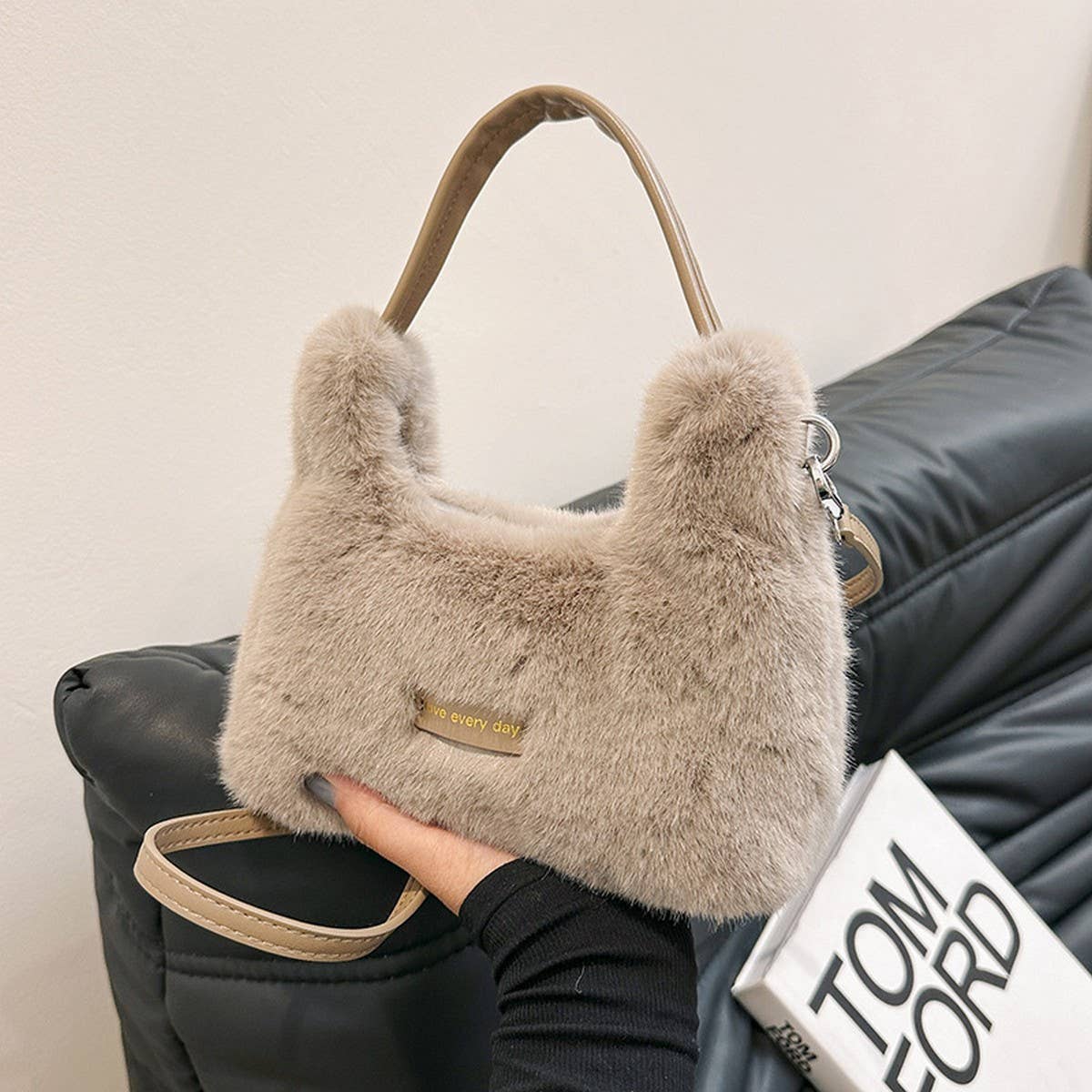 WINTER FASHION CROSSBODY BAG FAUX FUR PLUSH BAG_CWAB3932