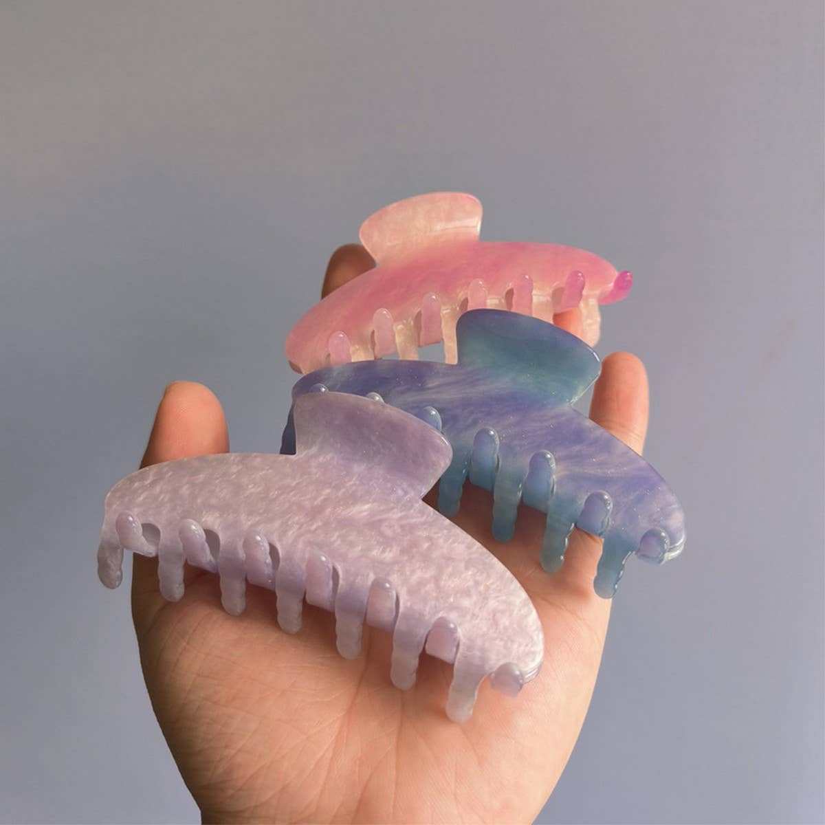 COLOR CHANGING ACRYLIC HAIR CLIP SHARK CLIP