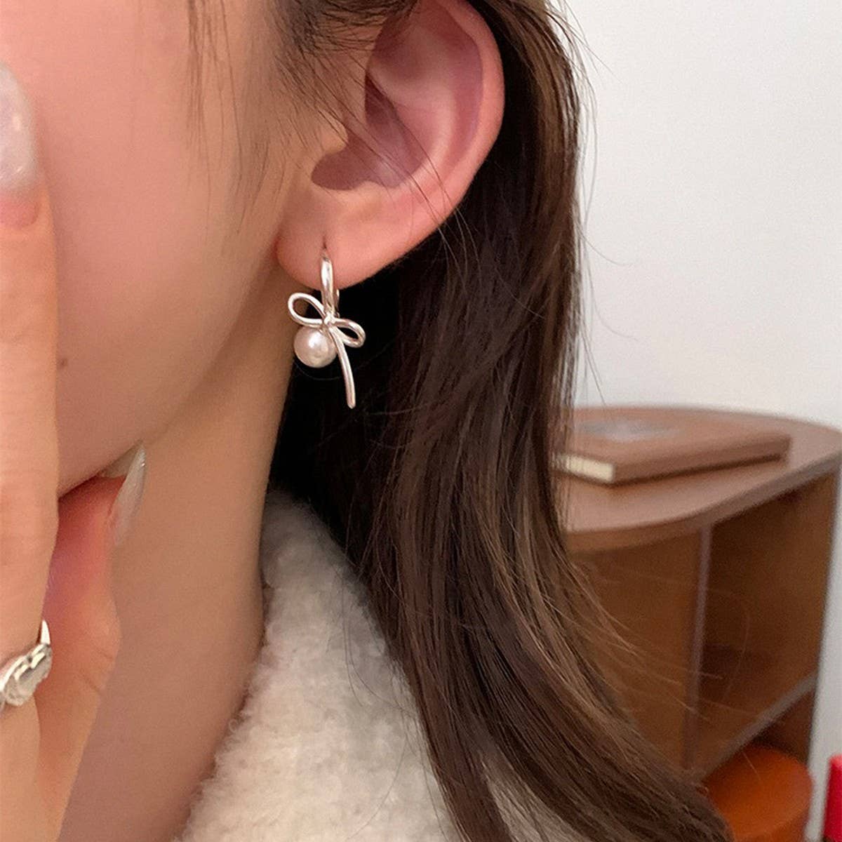 SIMPLE AND HIGH-END PEARL PENDANT BOW EARRINGS