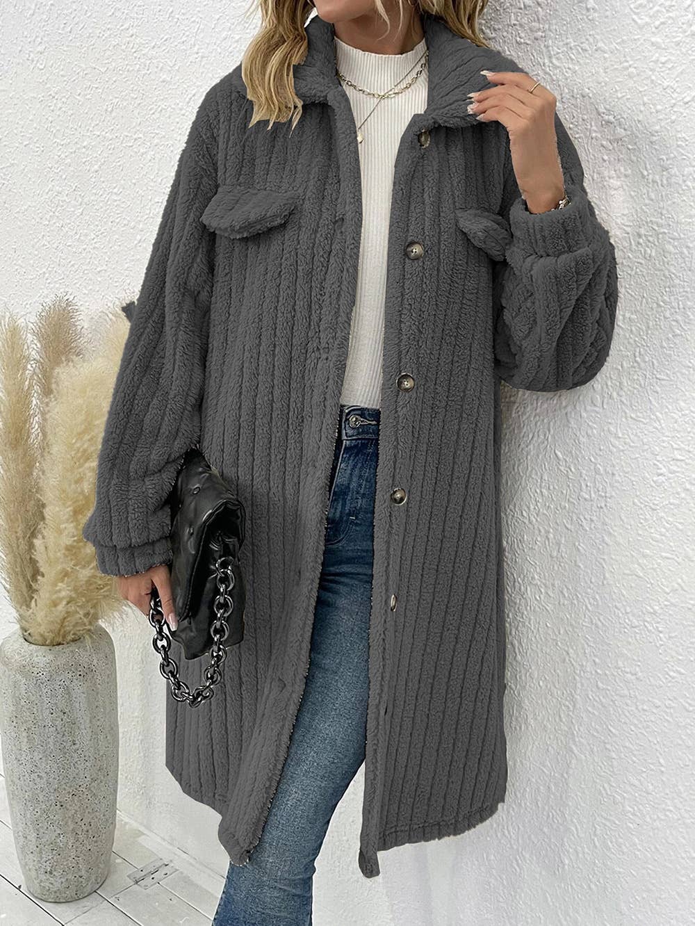 WOMEN'S WOOLEN COAT IN SOLID COLOR WITH LAPELS