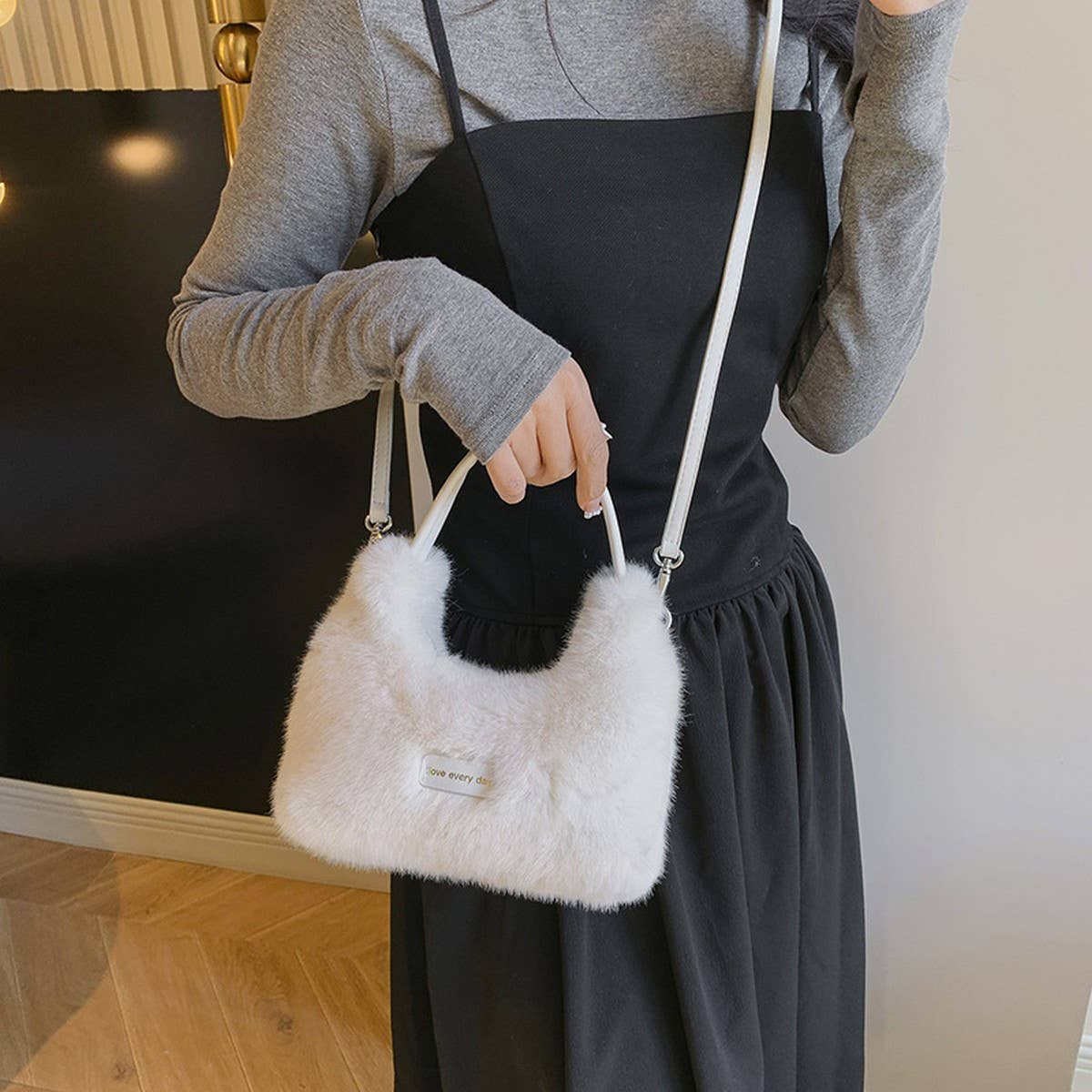 WINTER FASHION CROSSBODY BAG FAUX FUR PLUSH BAG_CWAB3932