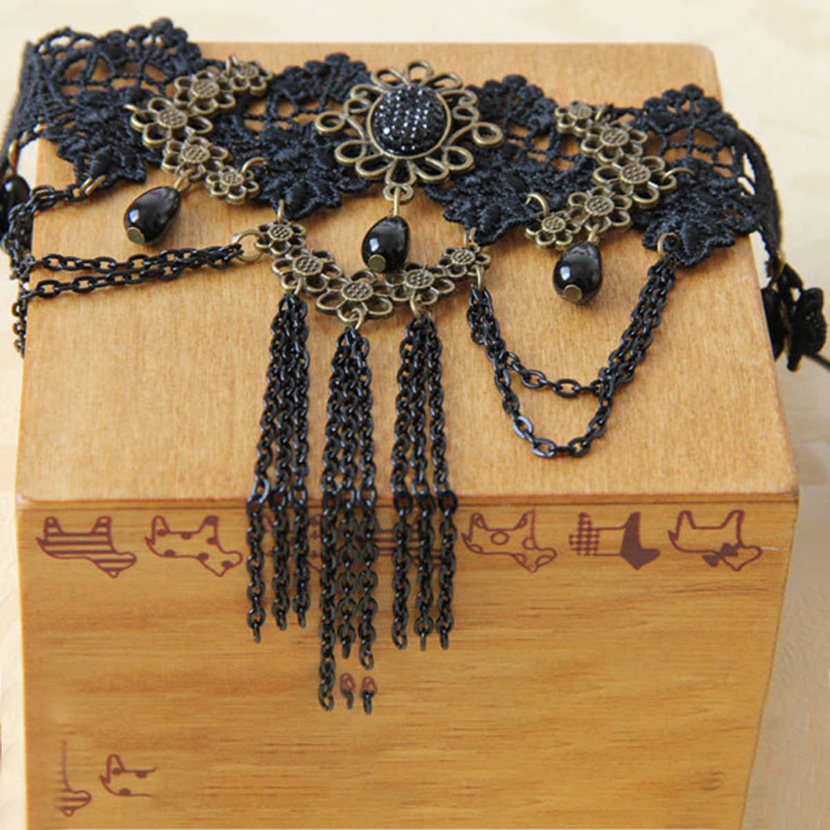 HALLOWEEN GOTHIC VAMPIRE FRINGED LACE BRACELET