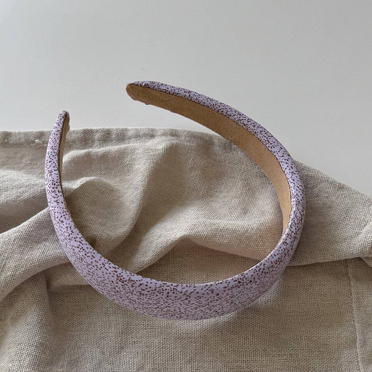 WIDE-RIMMED SMALL PURPLE HEADBAND
