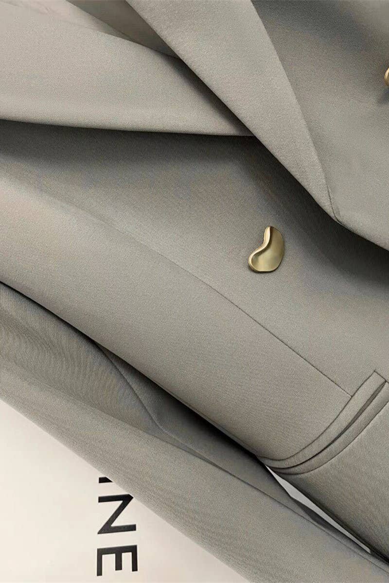 CWOBL0141_LOOSE-FITTING METAL BUTTONED BLAZER