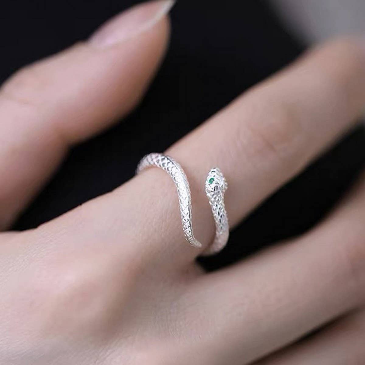 CWAJE4974_EXQUISITE LITTLE SNAKE PERSONALITY OPEN RING