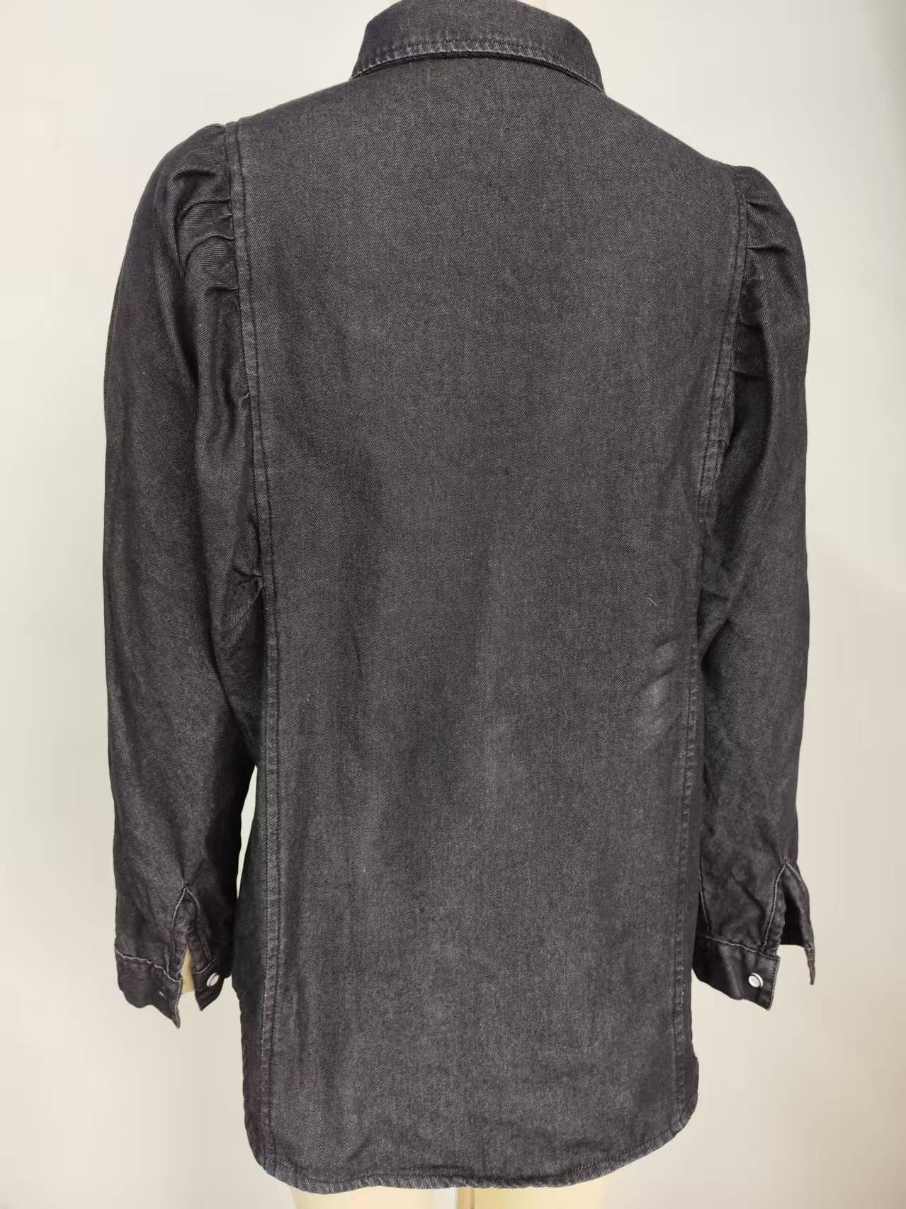 Washed shoulder-shrugging denim long sleeve shirt