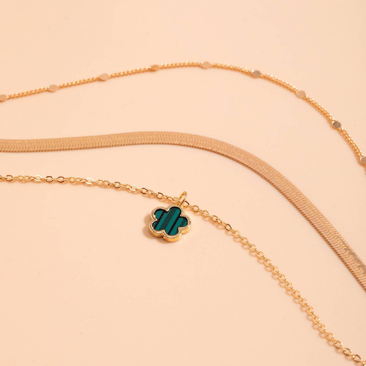 FIVE LEAF GRASS COLORFUL SNAKE BONE CHAIN NECKLACE