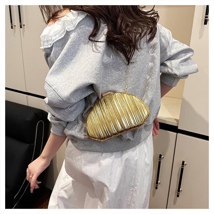 Fashionable and niche glossy single-shoulder bag