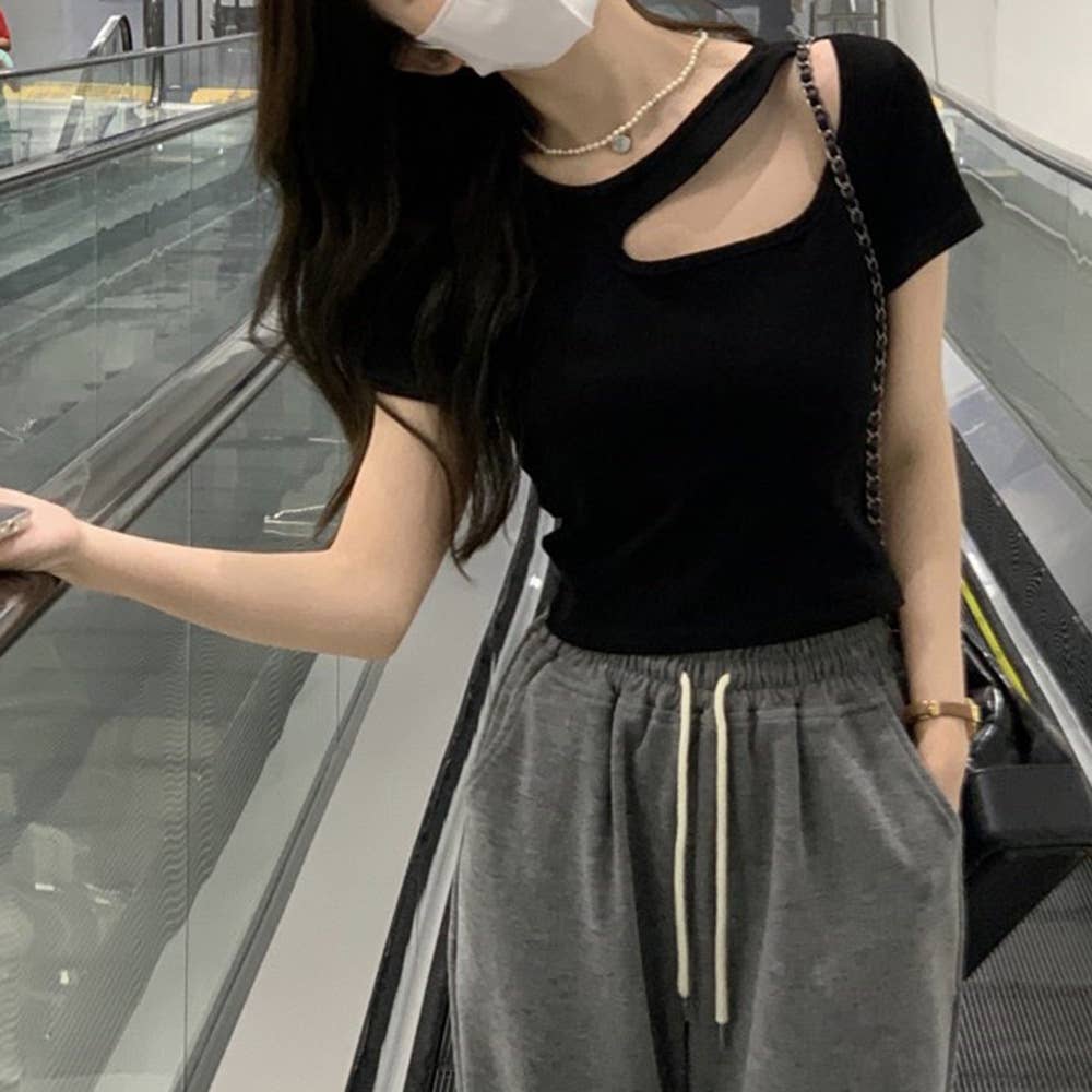 Slim-fit short-sleeved cut-out blouse