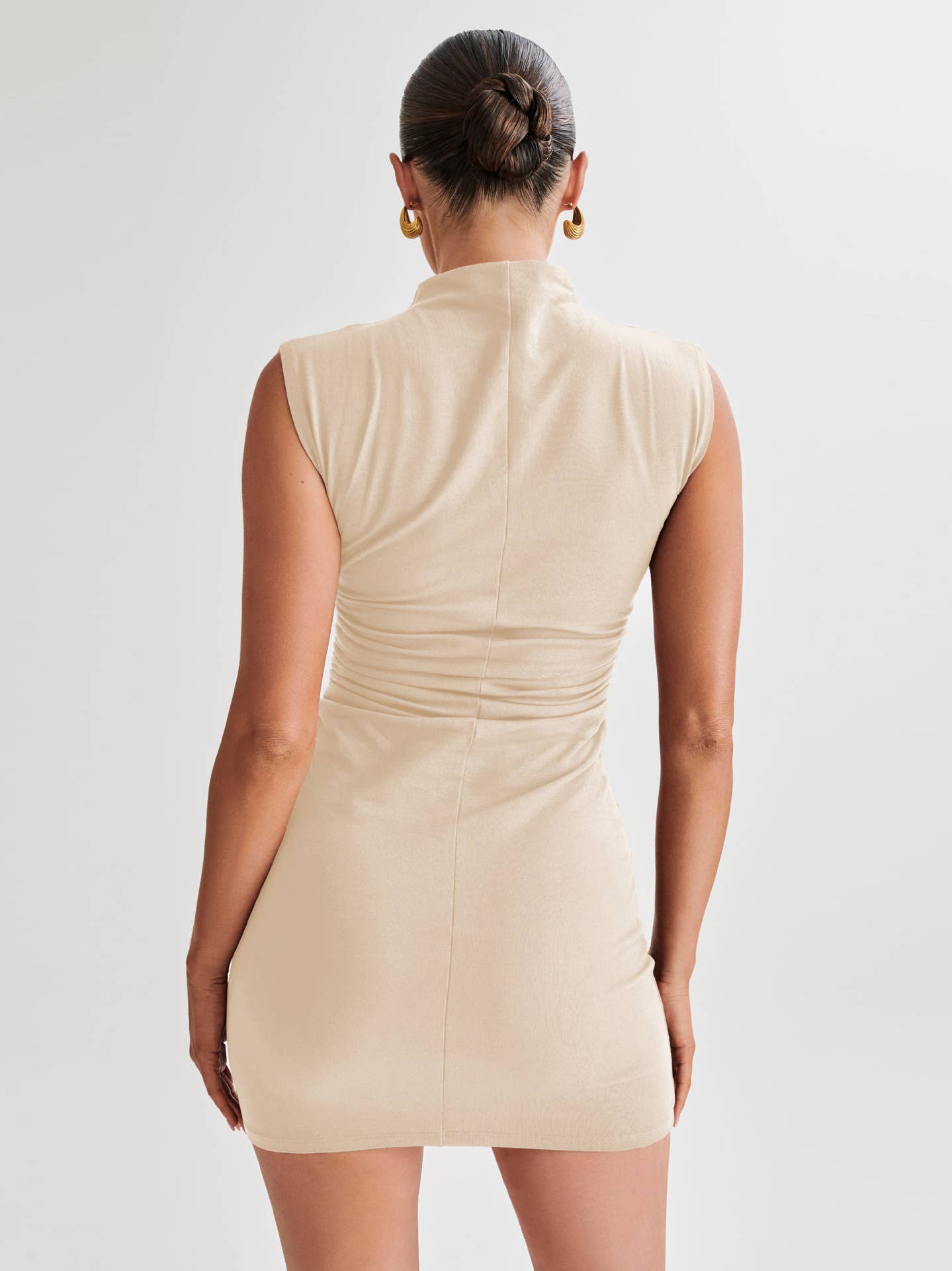 Pleated and cinched waists semi-high-neck dress