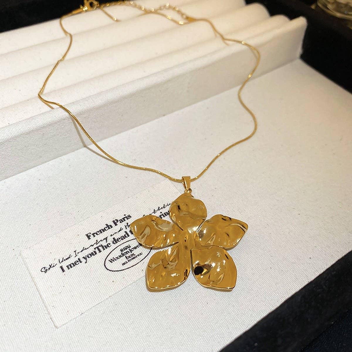 LIGHT LUXURY FASHION FLOWER PENDANT NECKLACE