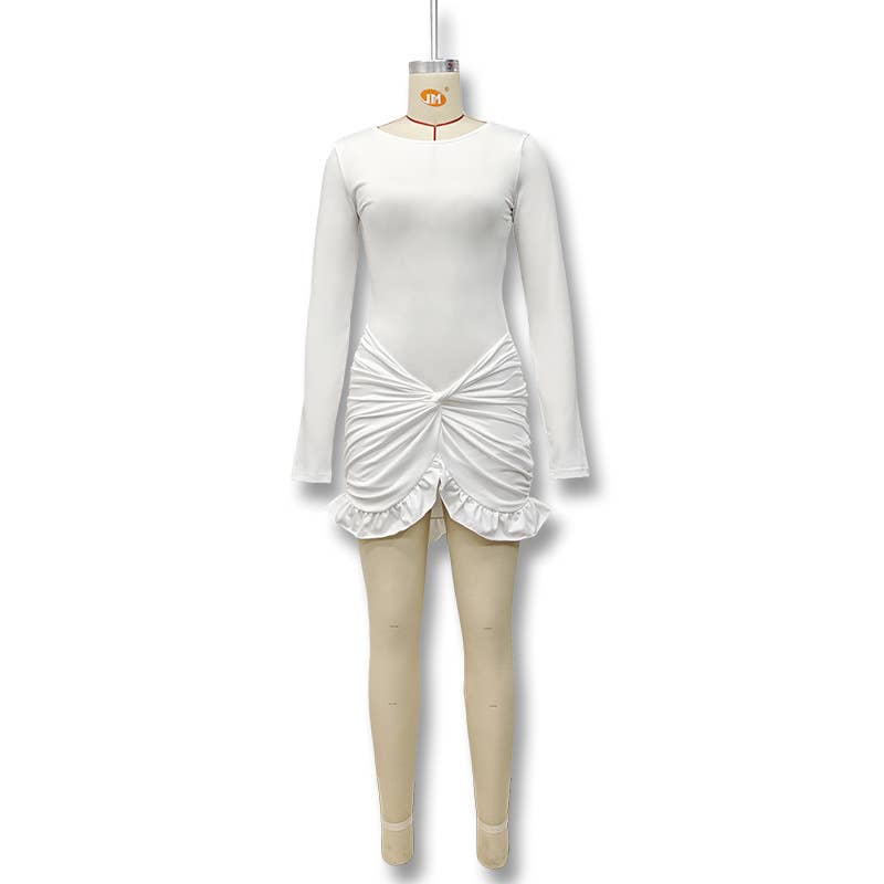 Solid-color pleated short dress wraps the hips