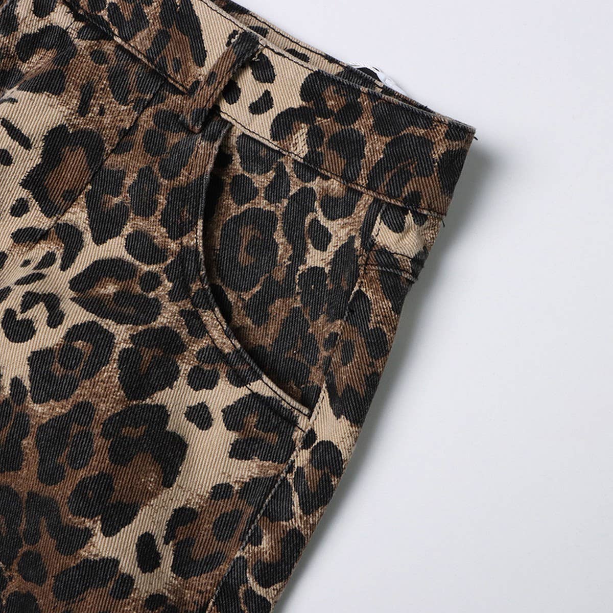 WOMENS LEOPARD PRINT DISTRESSED LOOSE FITTING JEANS