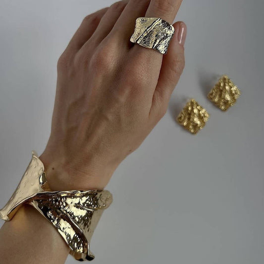 EXAGGERATED FOLDS HIGH-GRADE IRREGULAR BRACELET_CWMM3125