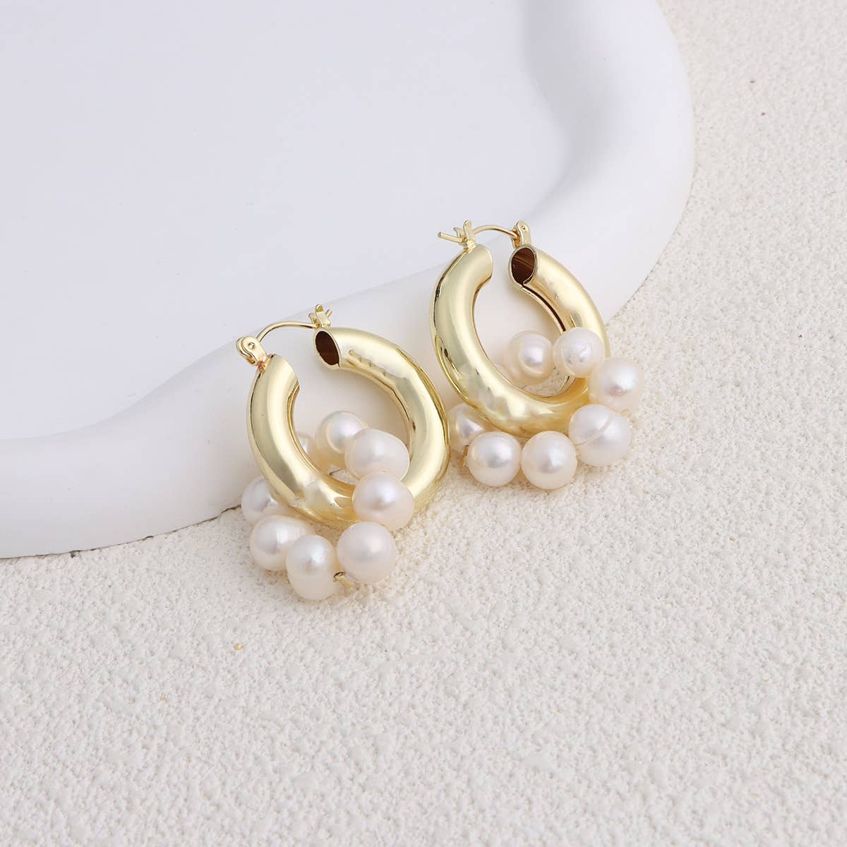 Simple versatile and retro-styled pearl earrings