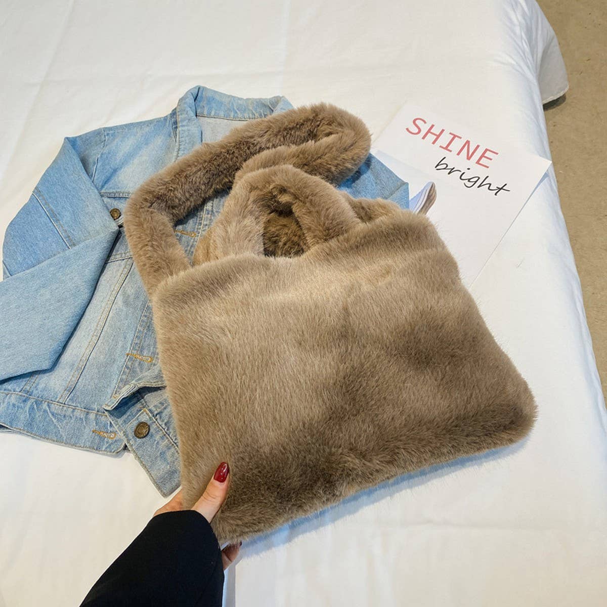 WINTER LARGE CAPACITY CROSSBODY SHOULDER PLUSH BAG_CWAB3959