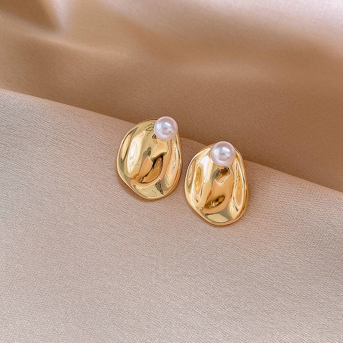 IRREGULAR ROUND PEARL PERSONALITY EARRINGS