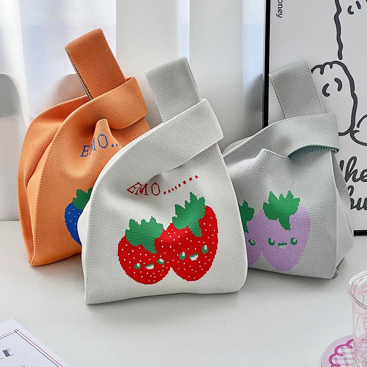 PERSONALIZED DESIGN STRAWBERRY KNITTED BAG_CWAB3079