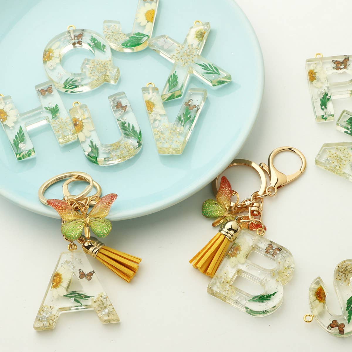 DRIED FLOWER PRINTED LETTER KEYCHAIN
