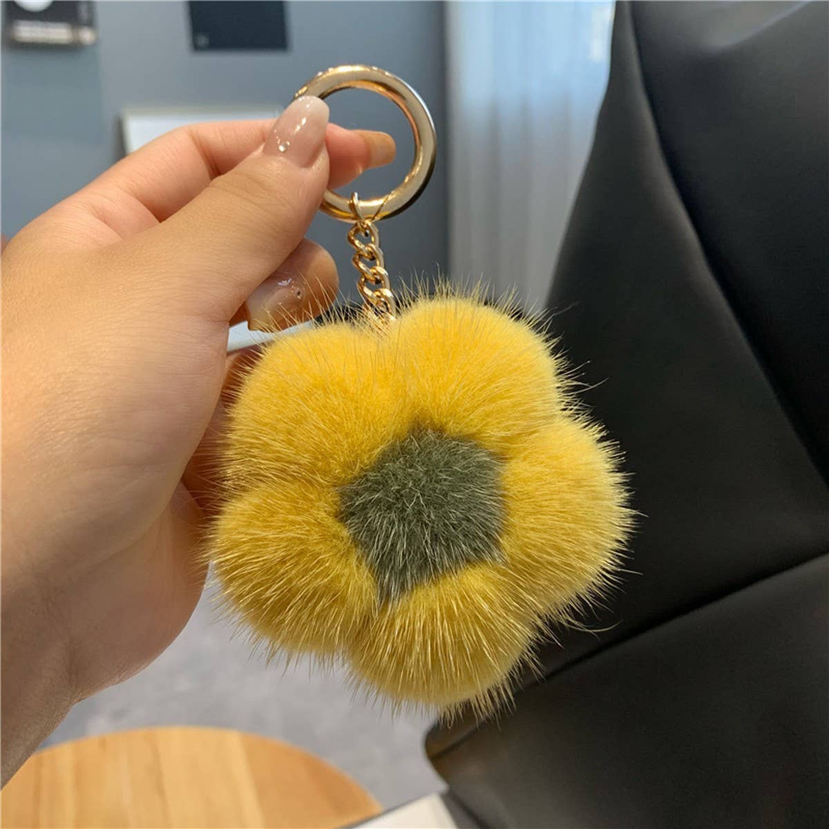CUTE PLUSH FLOWER CAR KEYCHAIN BAG PENDANT