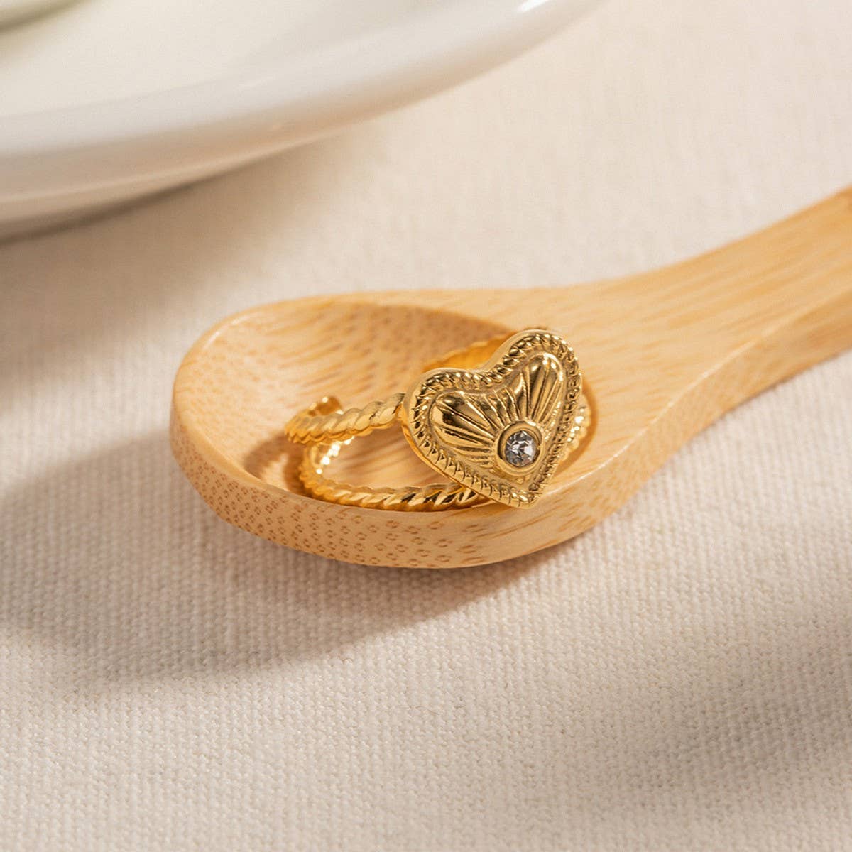 18K GOLD-PLATED ZIRCON INLAID HEART RING_CWAJE1247