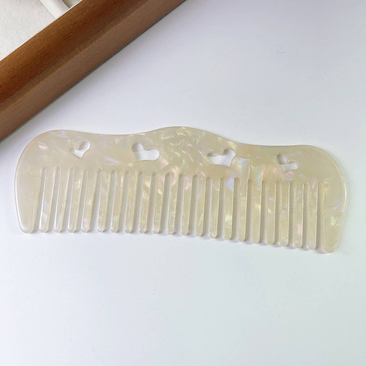 HOLLOW HEART PORTABLE MASSAGE COMB