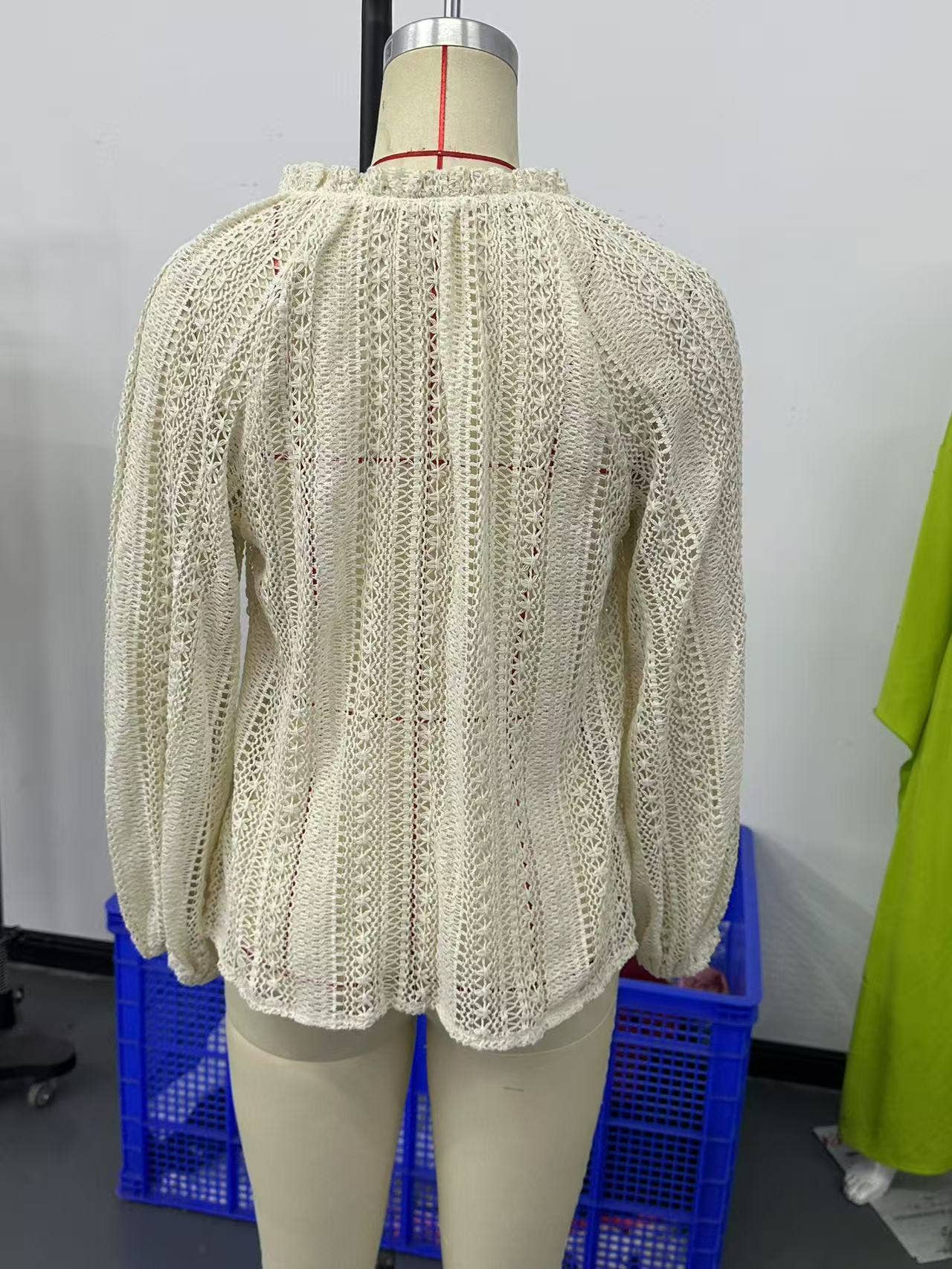 Hollowed-out lace V-neck single-breasted shirt