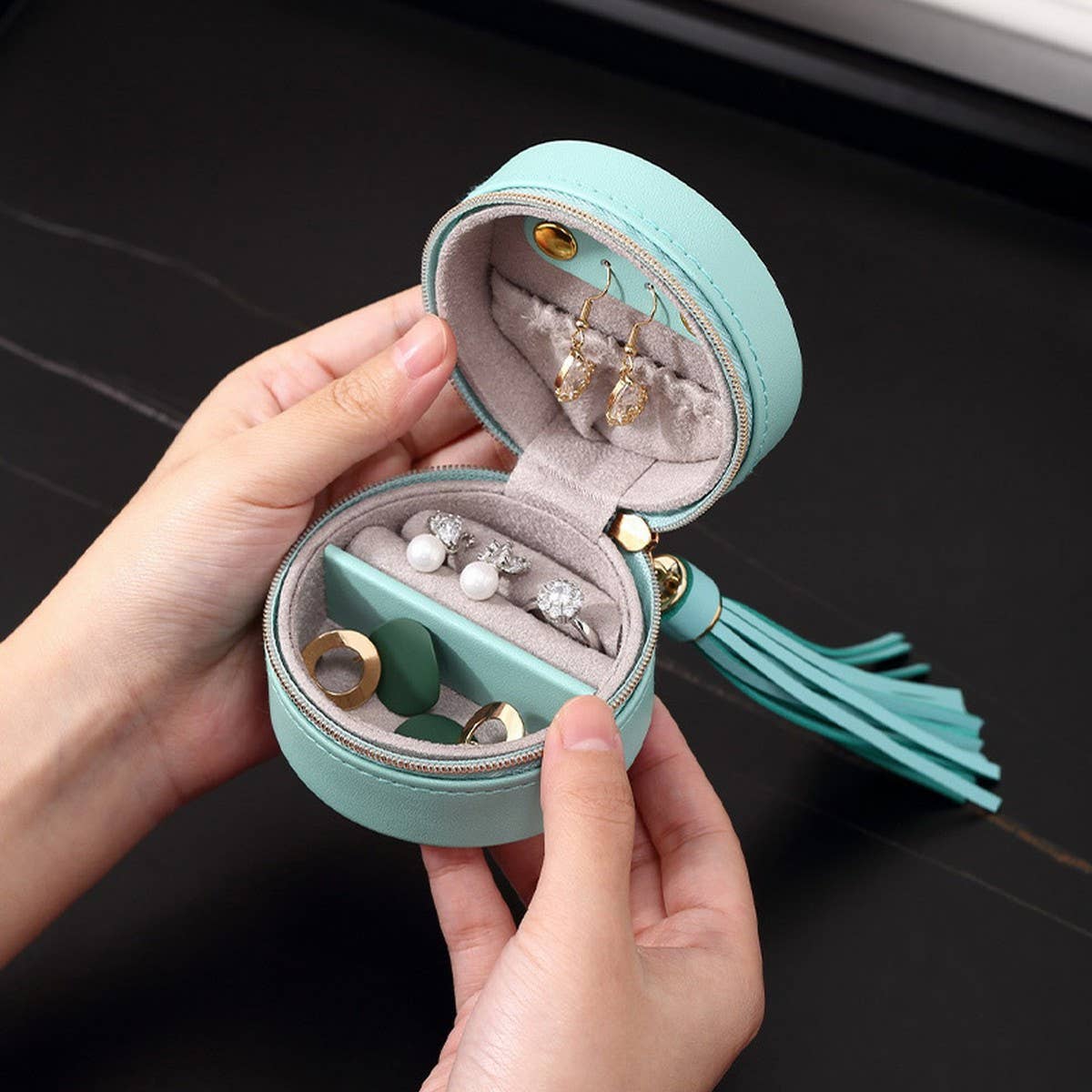 ROUND MINI TRAVEL PORTABLE JEWELRY STORAGE BOX