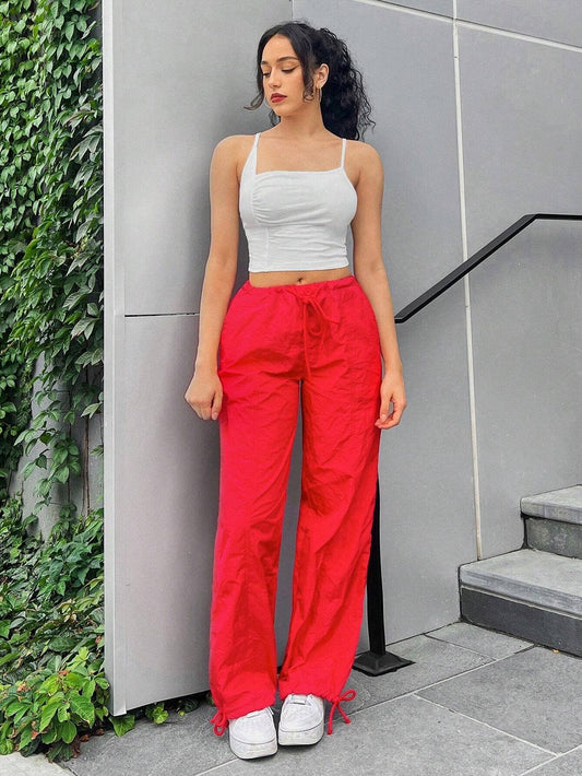 Slim-fitting,fashionable sleeveless halter top