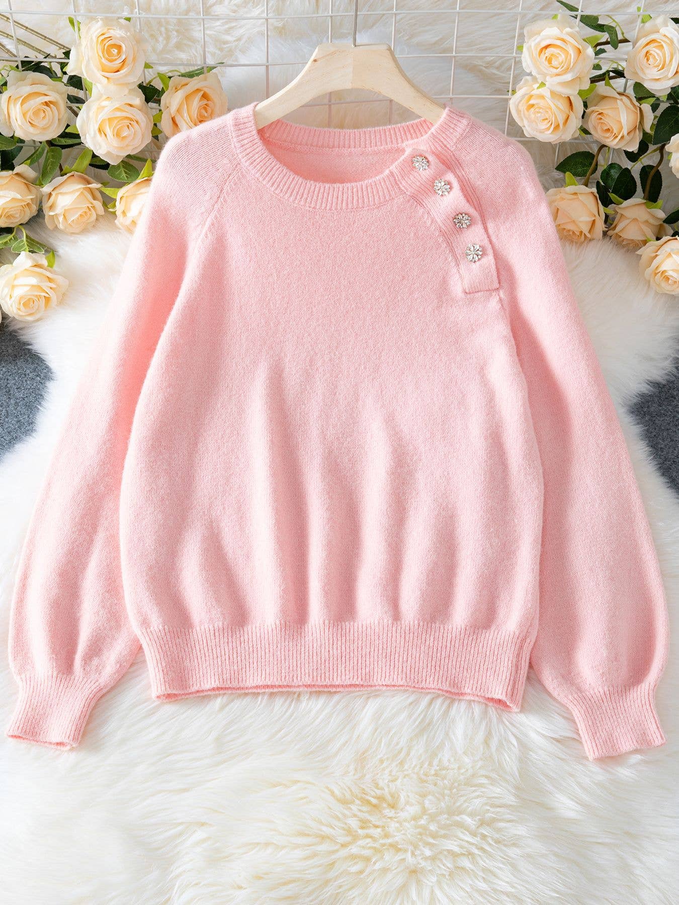 Elegant round-neck button knitted sweater