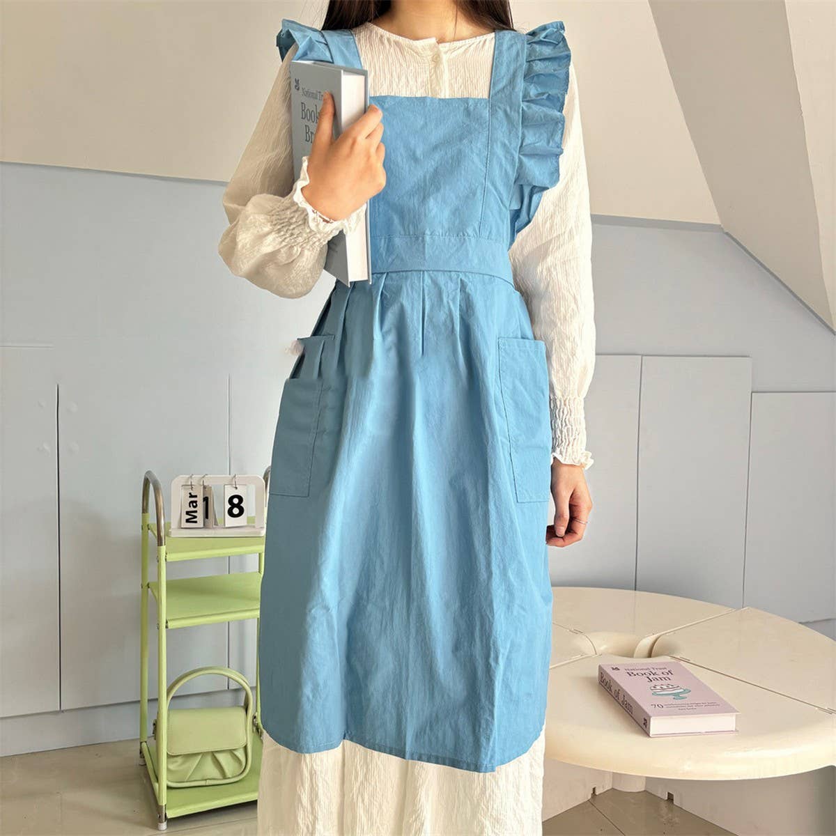 WATER-RESISTANT NYLON FLORAL RUFFLE CROSS APRON