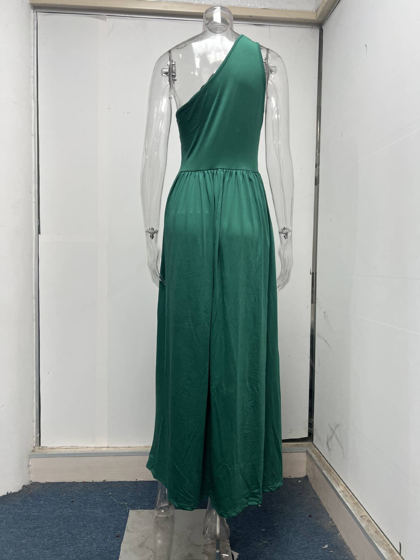 Sleeveless high-waisted slit dress elegant style