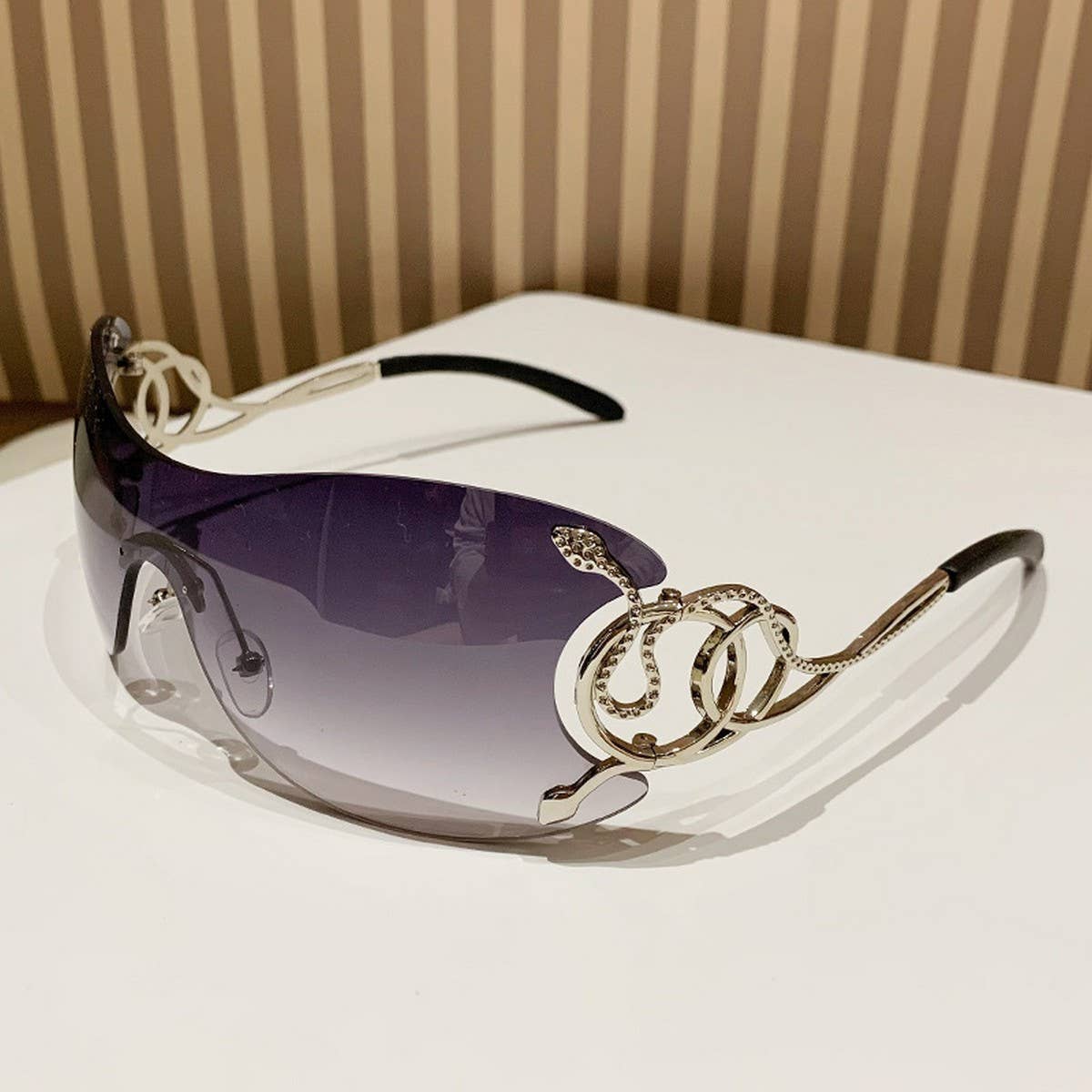 Y2K STYLE COBRA INTEGRATED LARGE FRAME SUNGLASSES_CWASG0347