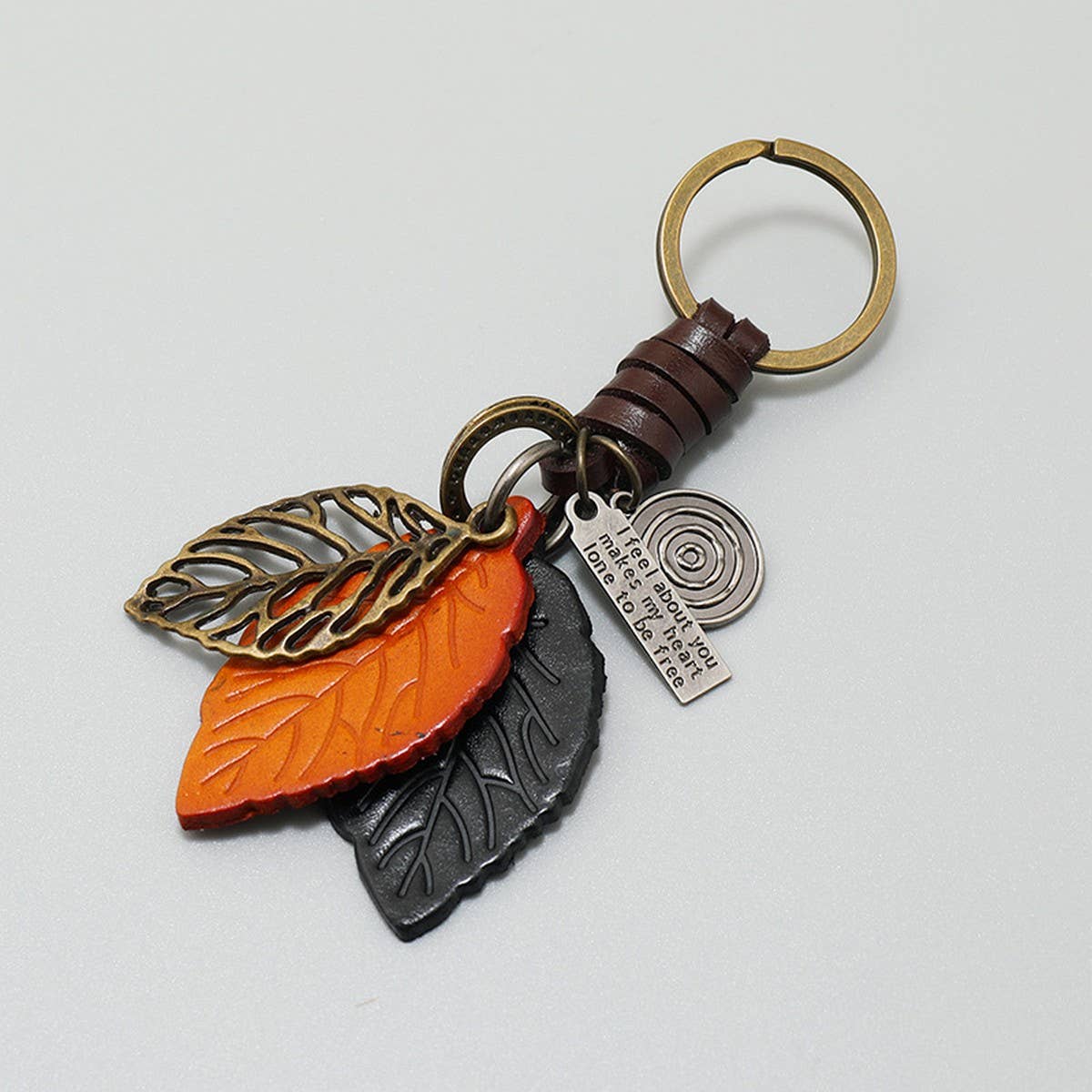 CREATIVE RETRO LEAF LEATHER CAR KEYCHAIN