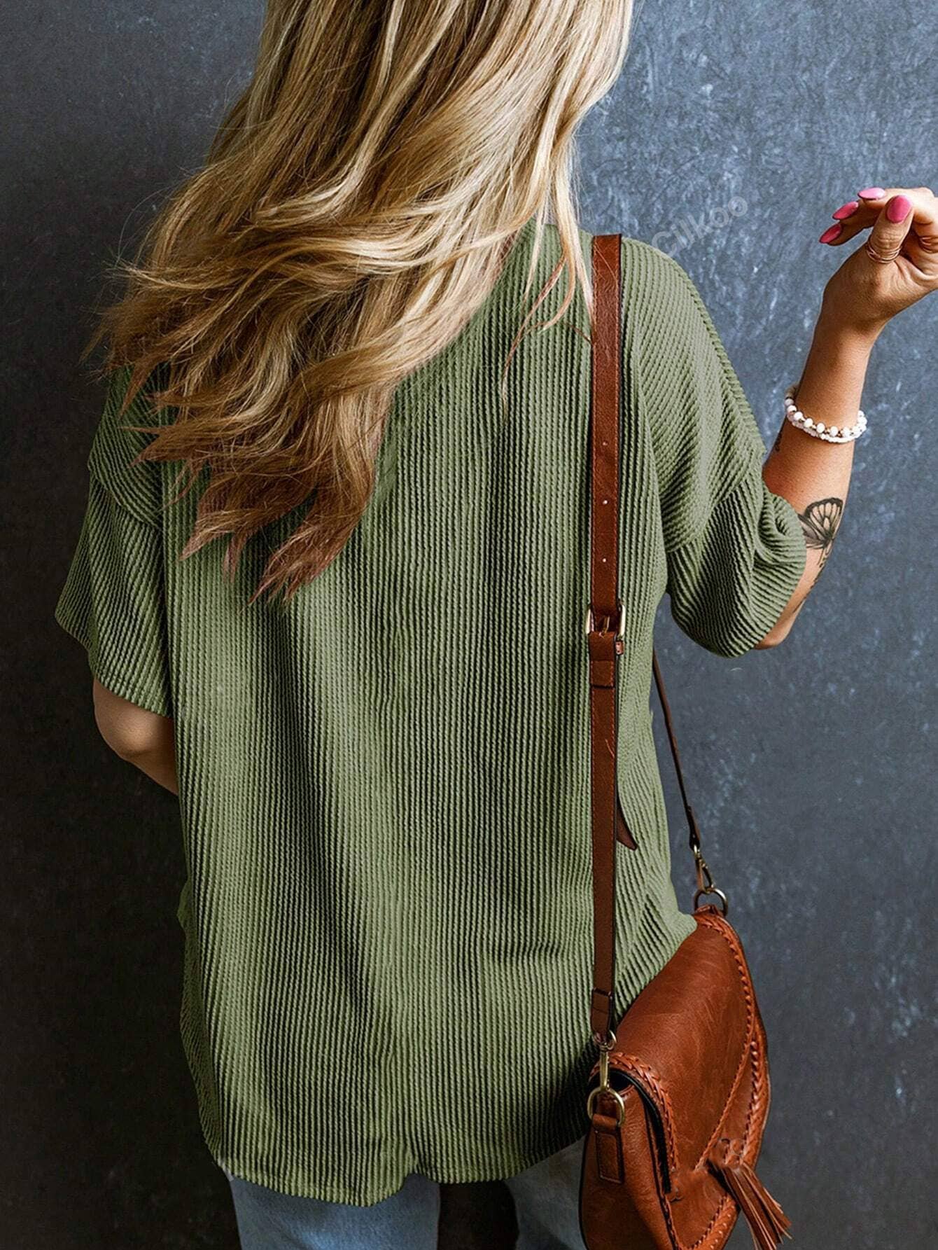 Stylish two-tone twist bullet pocket V-neck top