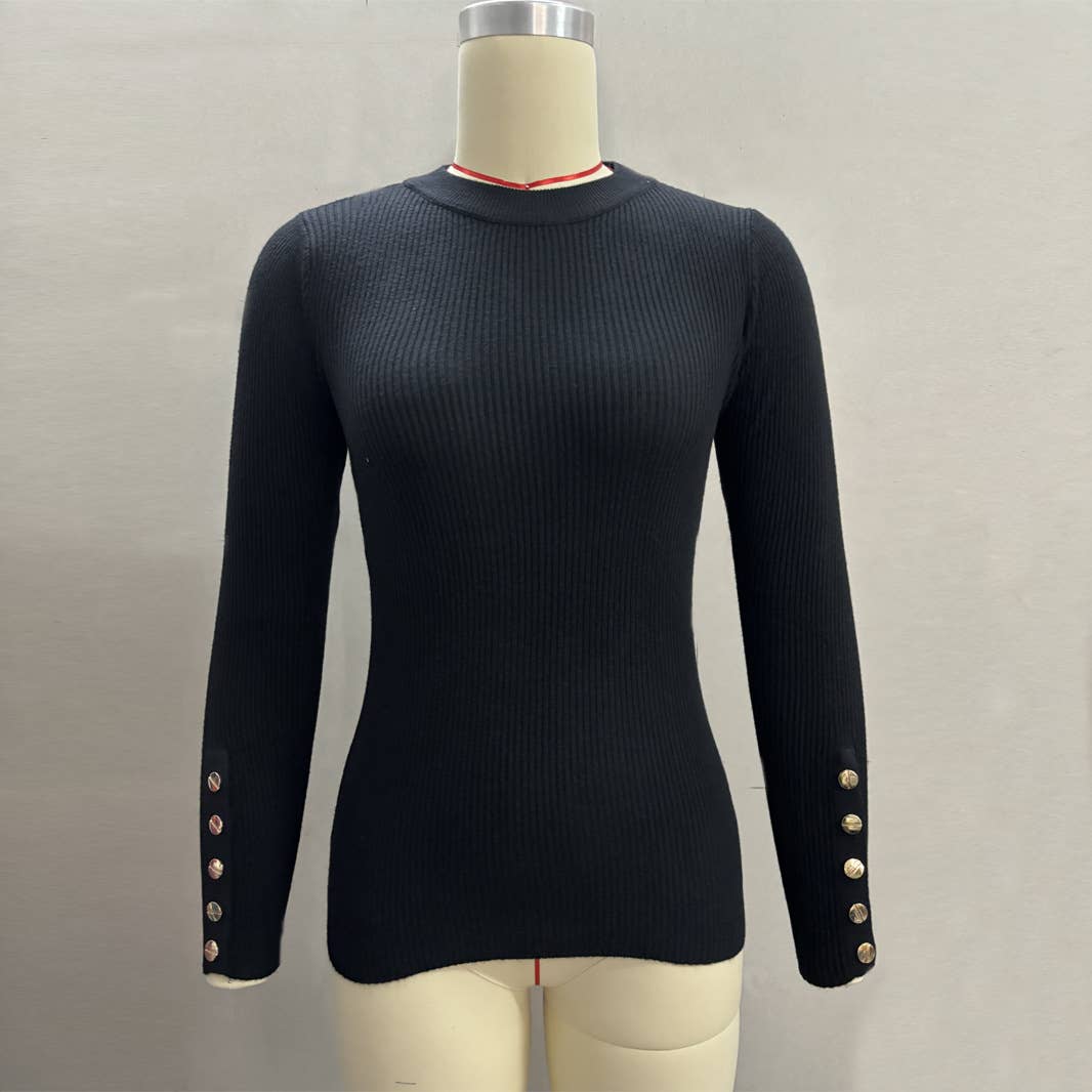 Round-neck solid-color metal buckle knitted top