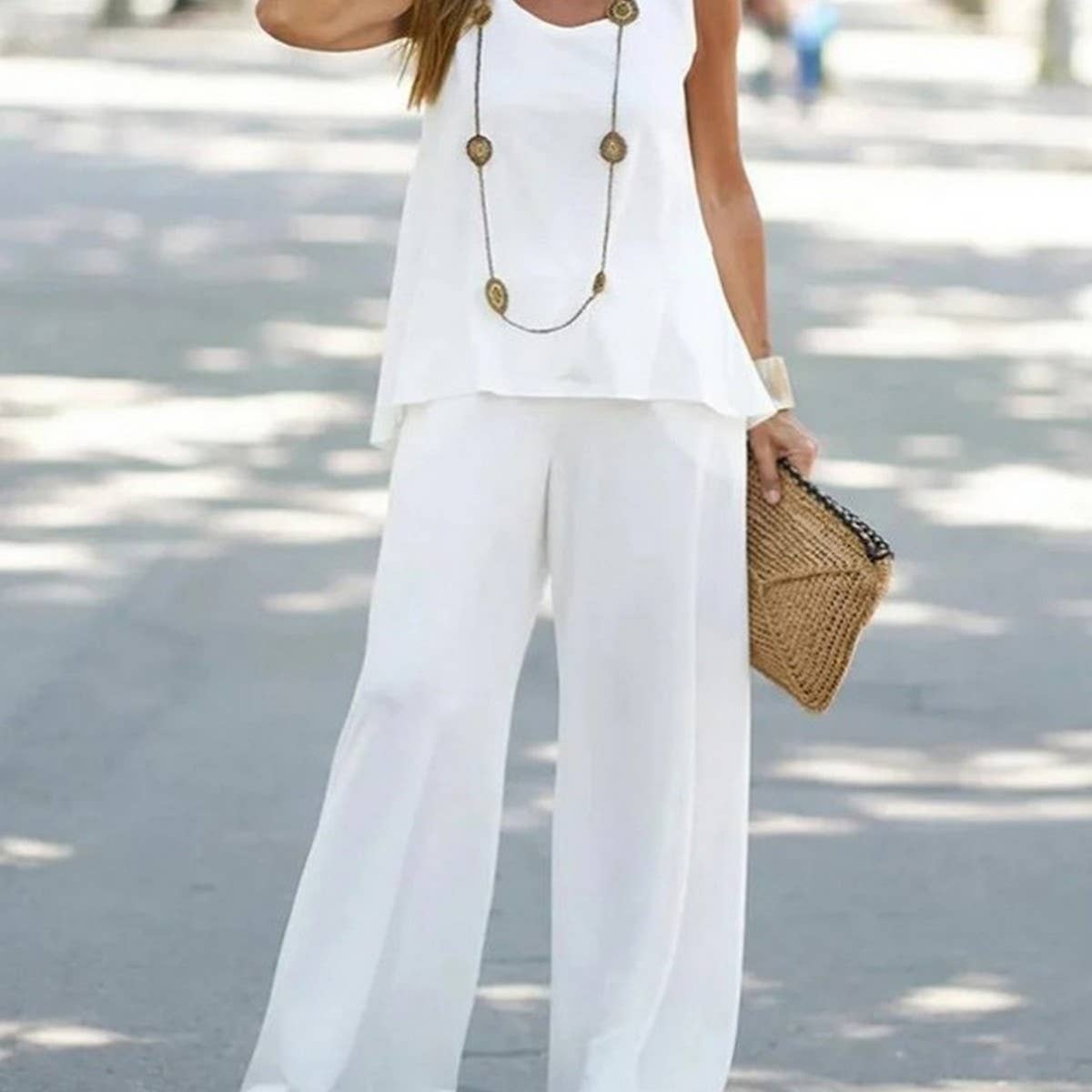 Stylish crew-neck tank top wide-leg pant suit