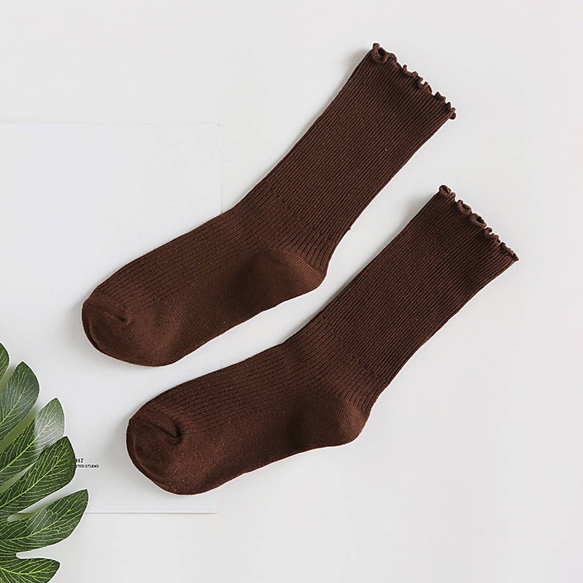 SOLID COLOR RUFFLED LONG SOCKS_CWMS0977