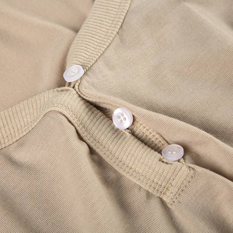 SLIM-FIT LOW-CUT ROUND NECK THREE-BUTTON T-SHIRT