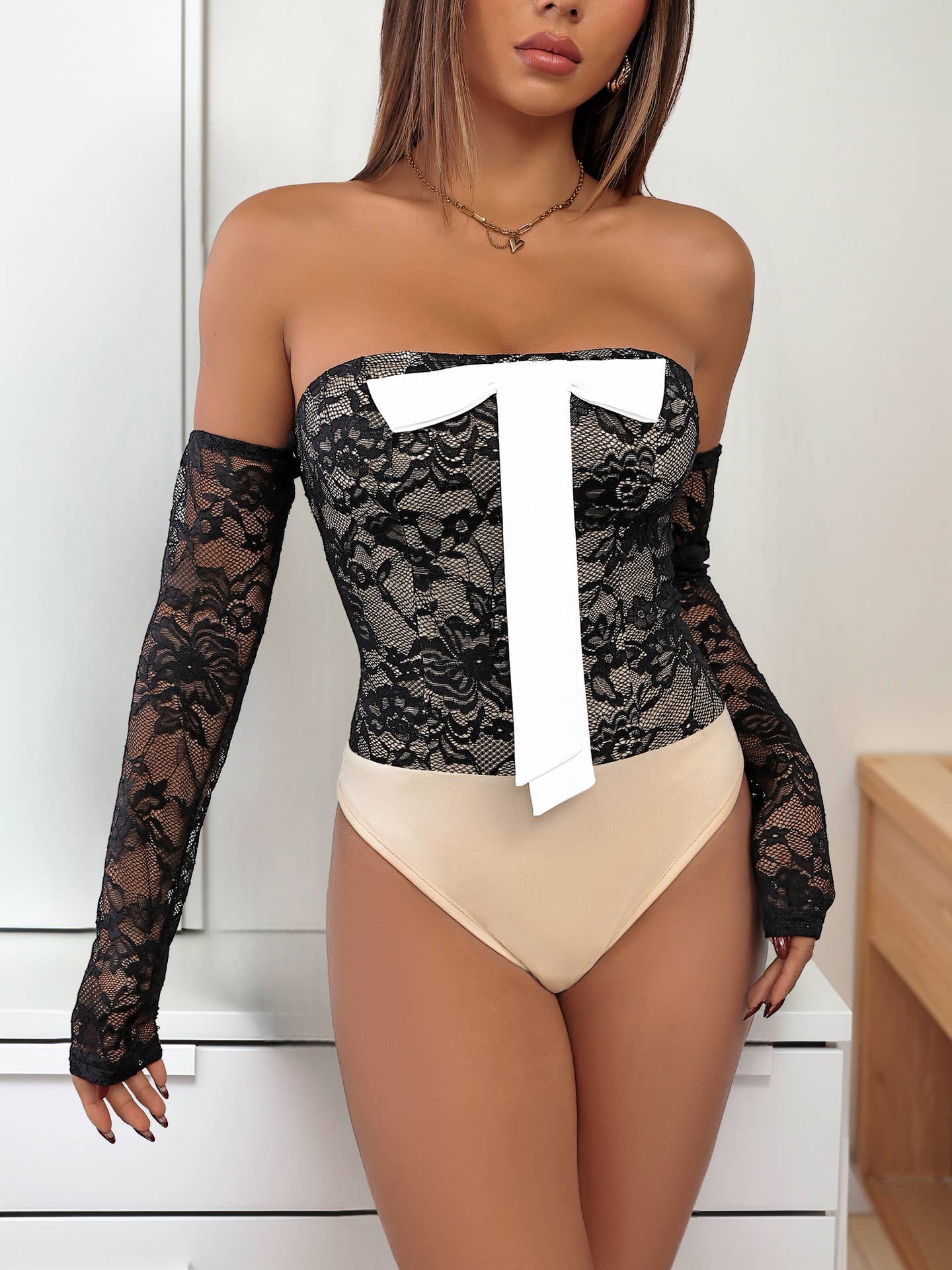 One-line shoulder lace color matching jumpsuit