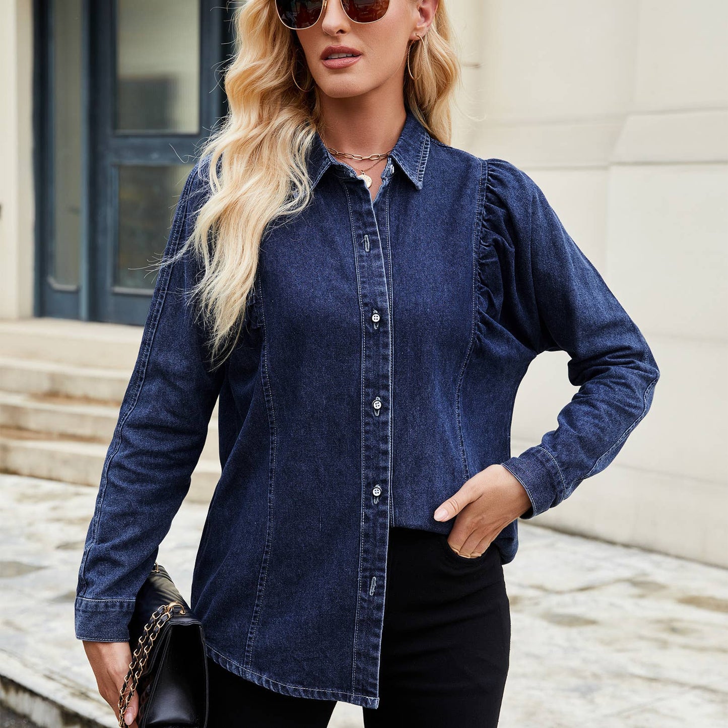 Washed shoulder-shrugging denim long sleeve shirt