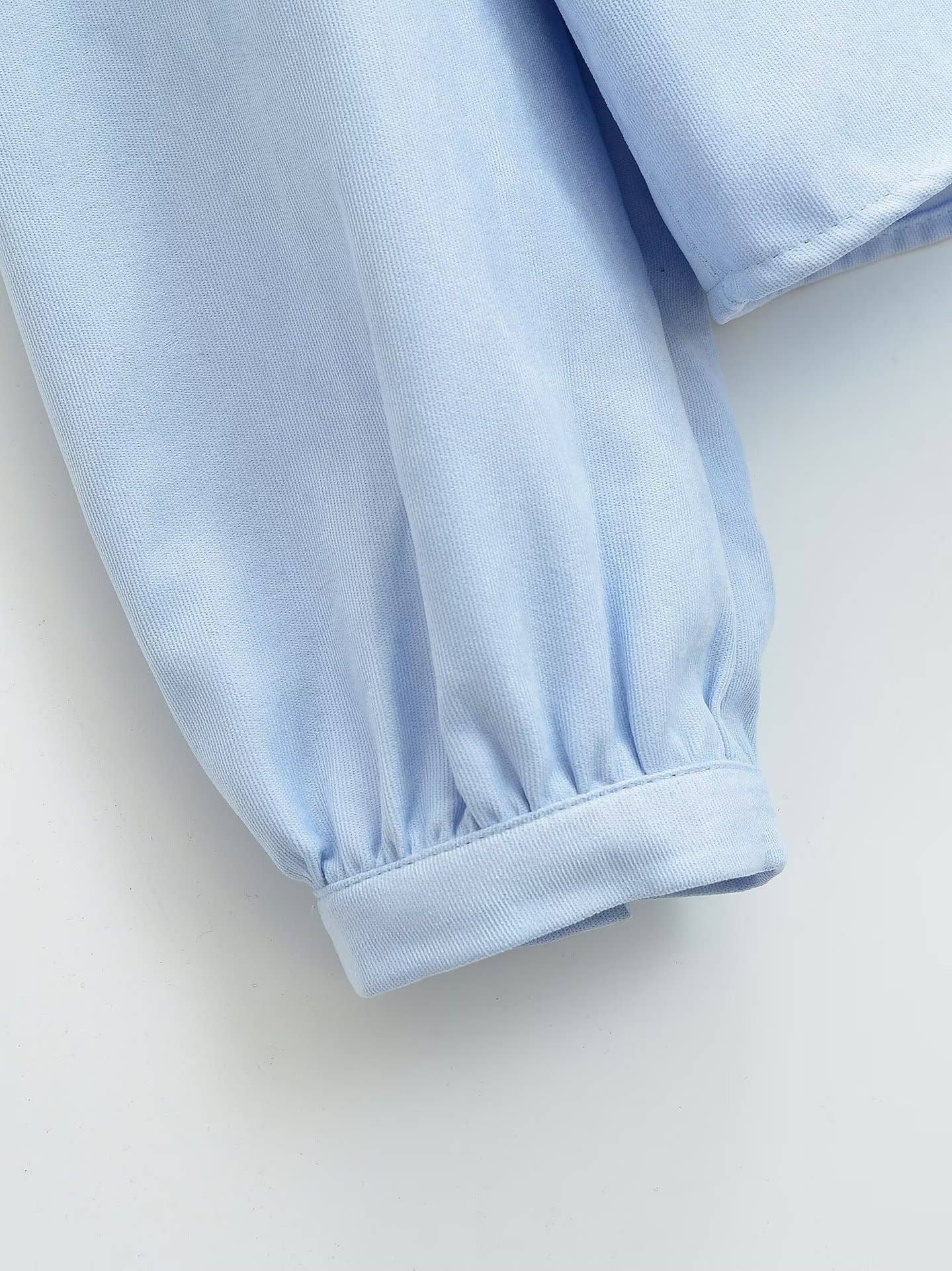 Stand-up collar and straight shoulders shirt