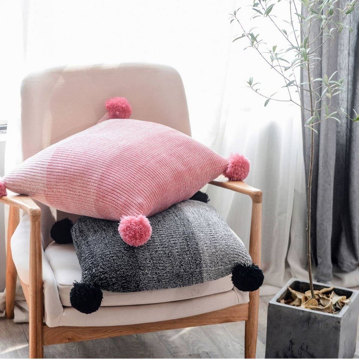 GRADIENT HERRINGBONE COTTON CABLE KNITTED PILLOW