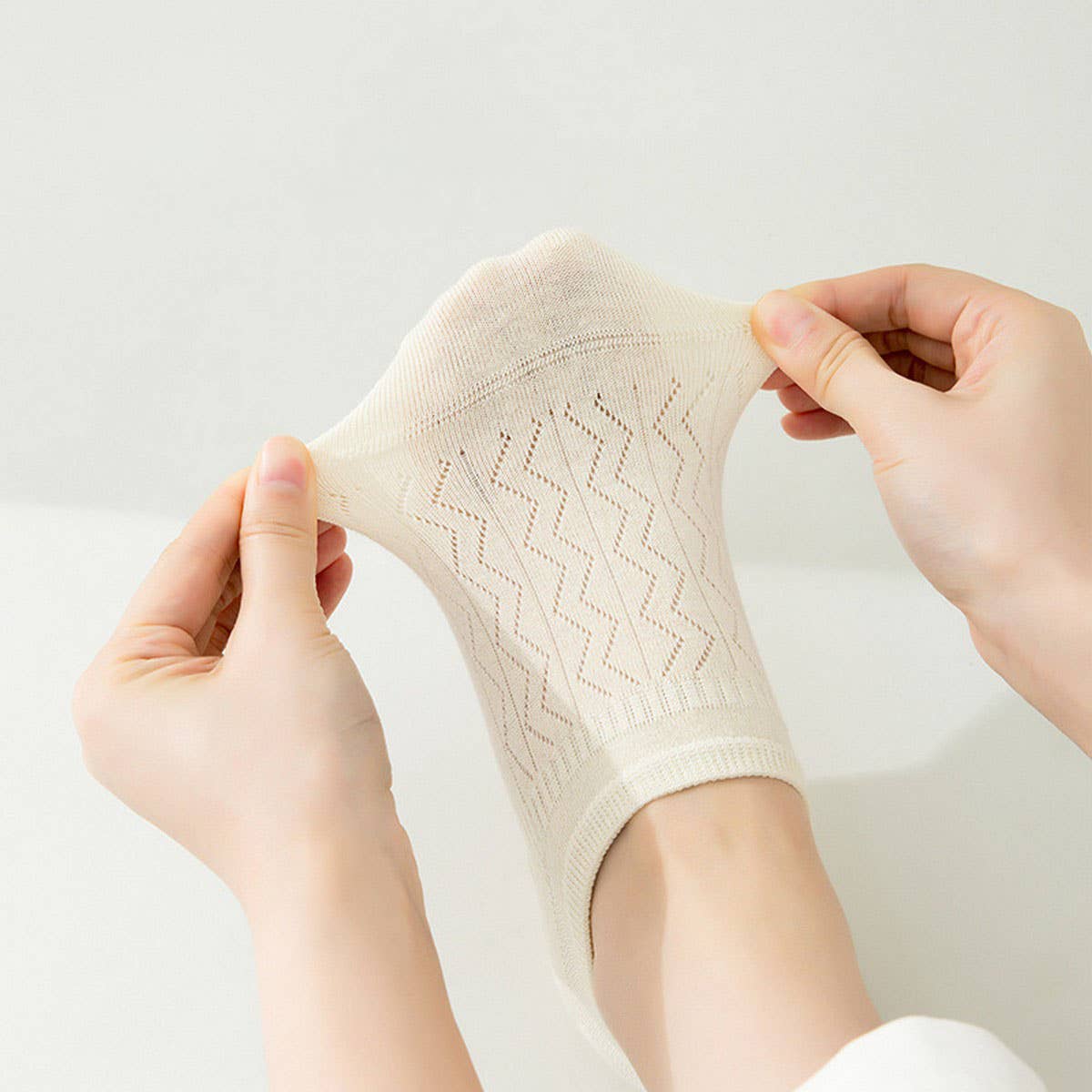MESH BREATHABLE SWEAT-WICKING INVISIBLE SOCKS