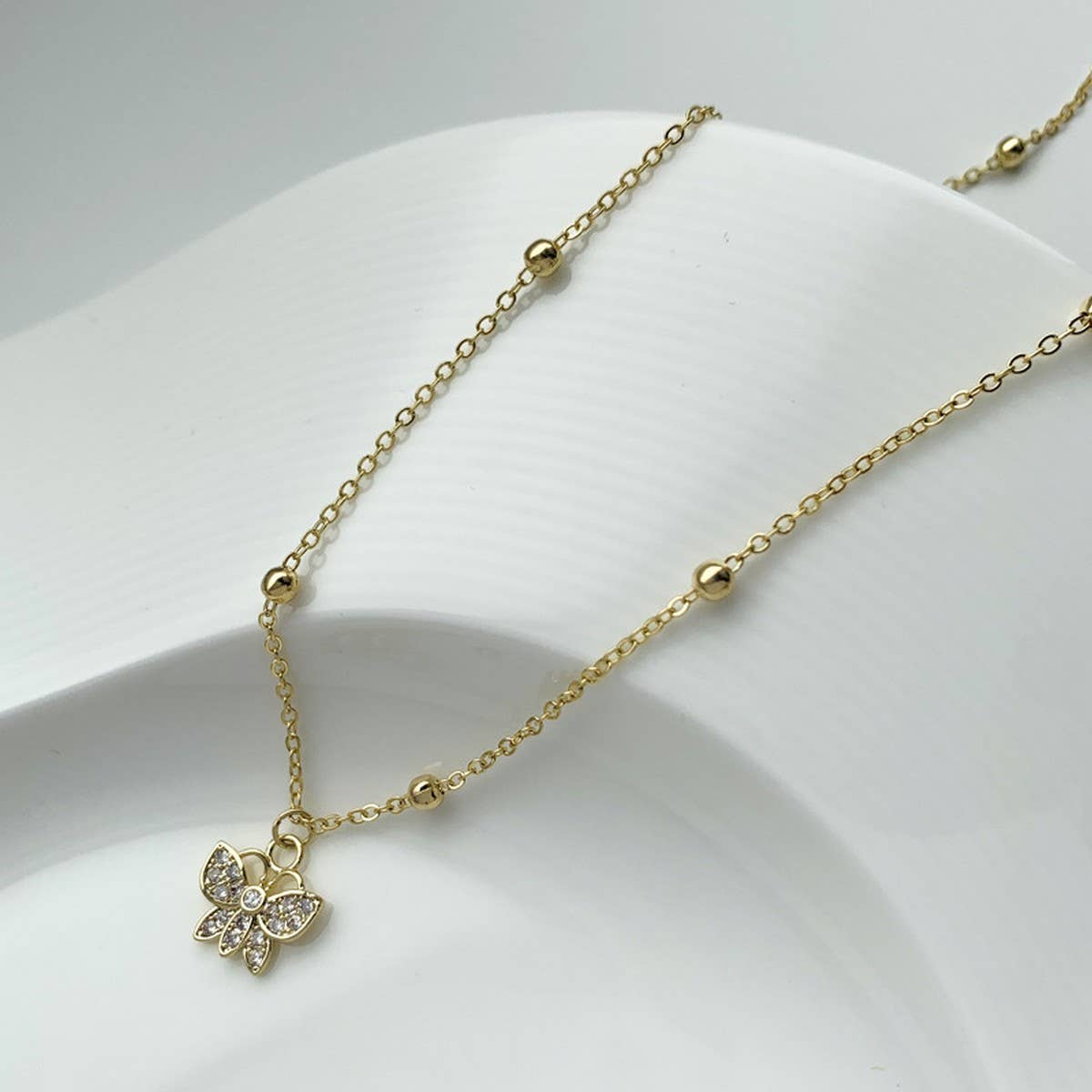 WOMEN'S EXQUISITE BUTTERFLY CLAVICLE NECKLACE