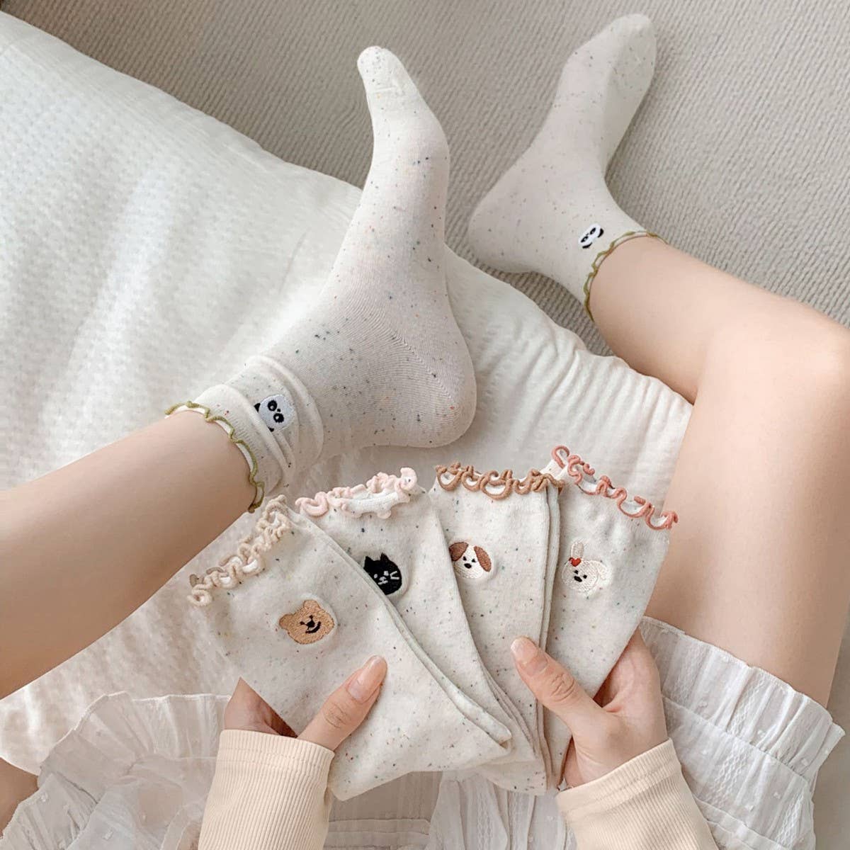 NEW EMBROIDERED BEAR FUNGUS LACE MIDDLE SOCKS