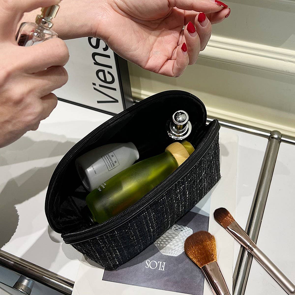 SEMI-CIRCULAR PORTABLE TRAVEL COSMETIC BAG_CWAB4393