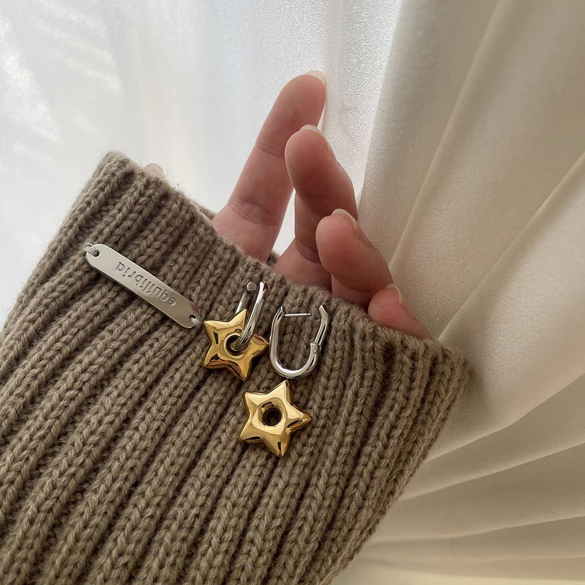 Two-Tone Metal Star Oval Ear Cuff Earrings£ßCWAJE5037